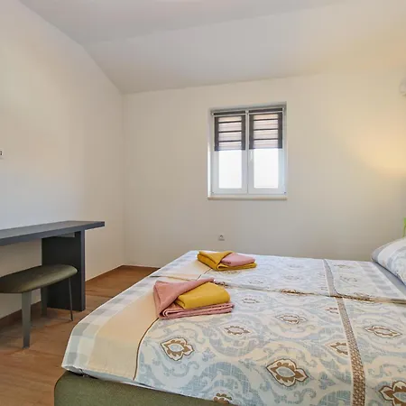 Lovor 2351 Tatil Evi