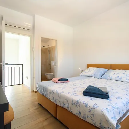 Lovor 2351 Valbandon