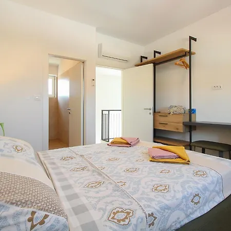 Дом отдыха Lovor 2351 *