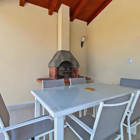 Дом отдыха Lovor 2351 Пула