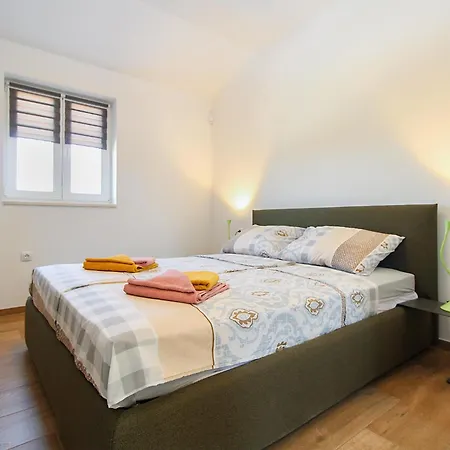 Lovor 2351 * Пула