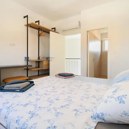 Lovor 2351 Holiday home