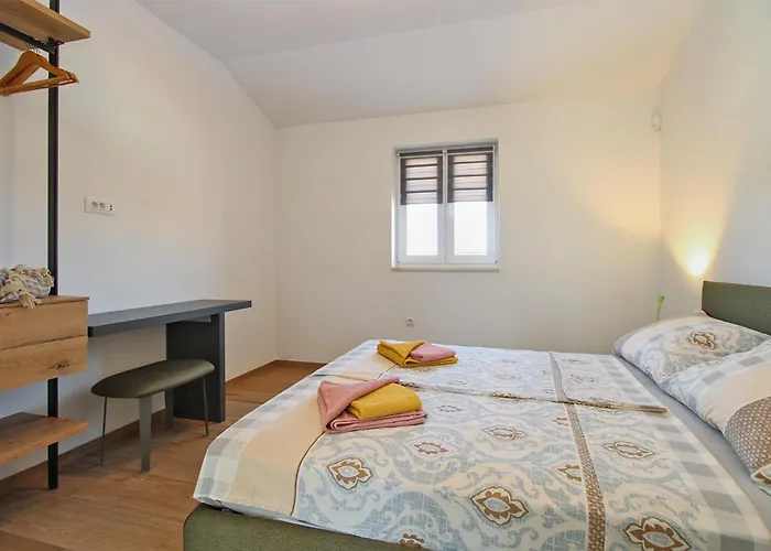 Lovor 2351 Tatil Evi