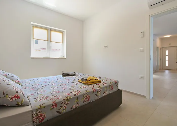 Lovor 2351 Valbandon