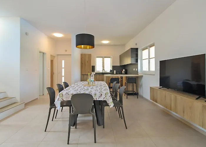 Lovor 2351 Tatil Evi