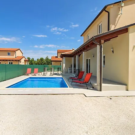 Vakantiehuis Lovor 2351