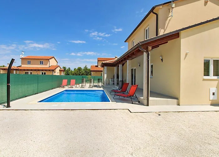 Vakantiehuis Lovor 2351